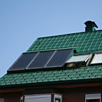 Prefa-Dachplatte moosgrün, Solaranlage mit Flachkollektoren